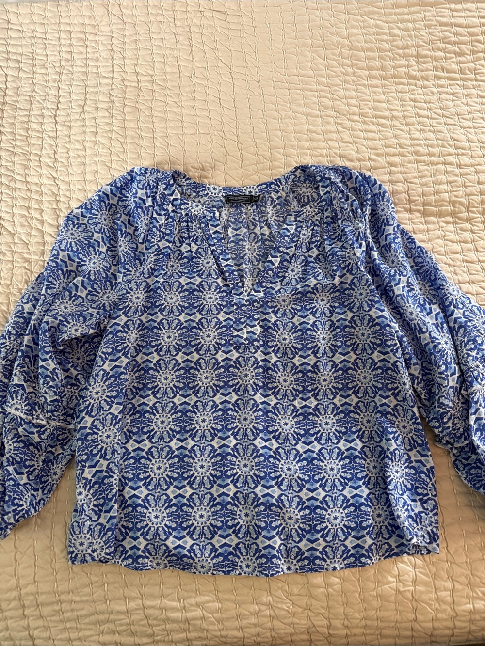 Vineyard Vines Blue and White Patterned Women's Blouse